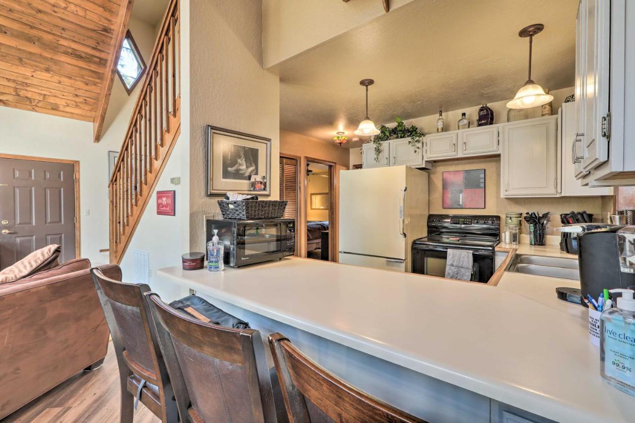 Munds Park Cabin With Fire Pit And Wraparound Porch! 외부 사진